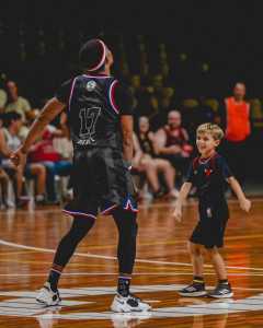 Harlem Globetrotters movimentou o ginásio do Mineirinho neste domingo (26)