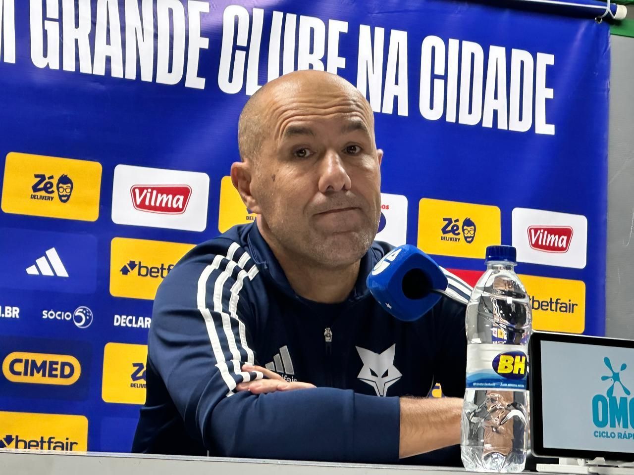 Jardim se revolta com arbitragem e sobe o tom em desabafo após Palmeiras x Cruzeiro