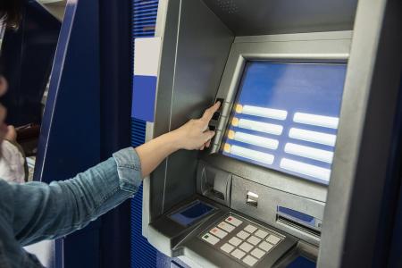 Bancos vão cancelar contas irregulares imediatamente