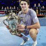 João Fonseca iguala feito de Federer e Djokovic após título na Basileia