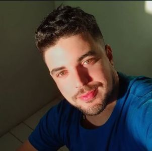 O corpo de Ian tinha várias marcas de tiros e foi encontrado à beira de estrada.