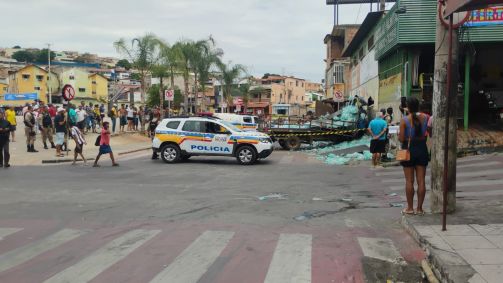 Homem morre após caminhão perder freio e bater em muro em Santa Luzia, na Grande BH