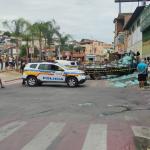 Homem morre após caminhão perder freio e bater em muro em Santa Luzia, na Grande BH