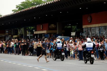 Durante operação policia contra o Comando Vermelho trabalhadores foram liberados mais cedo pela situação de violência