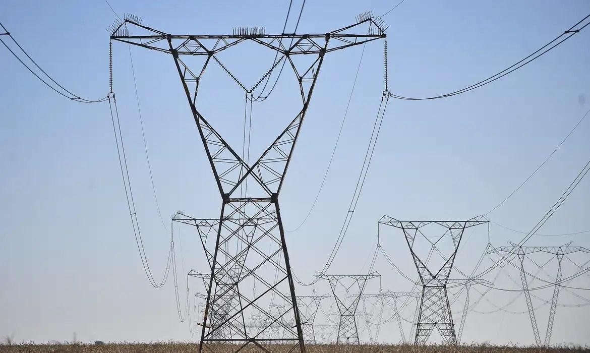 Discussão sobre mudanças no setor elétrico é adiada após pedido de vista no Congresso