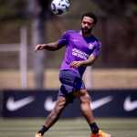 Memphis se apresenta ao Corinthians após problema no Rio de Janeiro