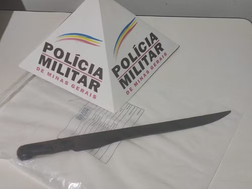 Jovem é presa após tentar matar a irmã por ciúmes em Fruta de Leite
