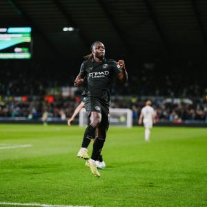 Jérémy Doku comemorando gol pelo Manchester City