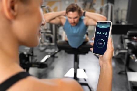 Como usar um app de musculação para aumentar a carga e ganhar massa