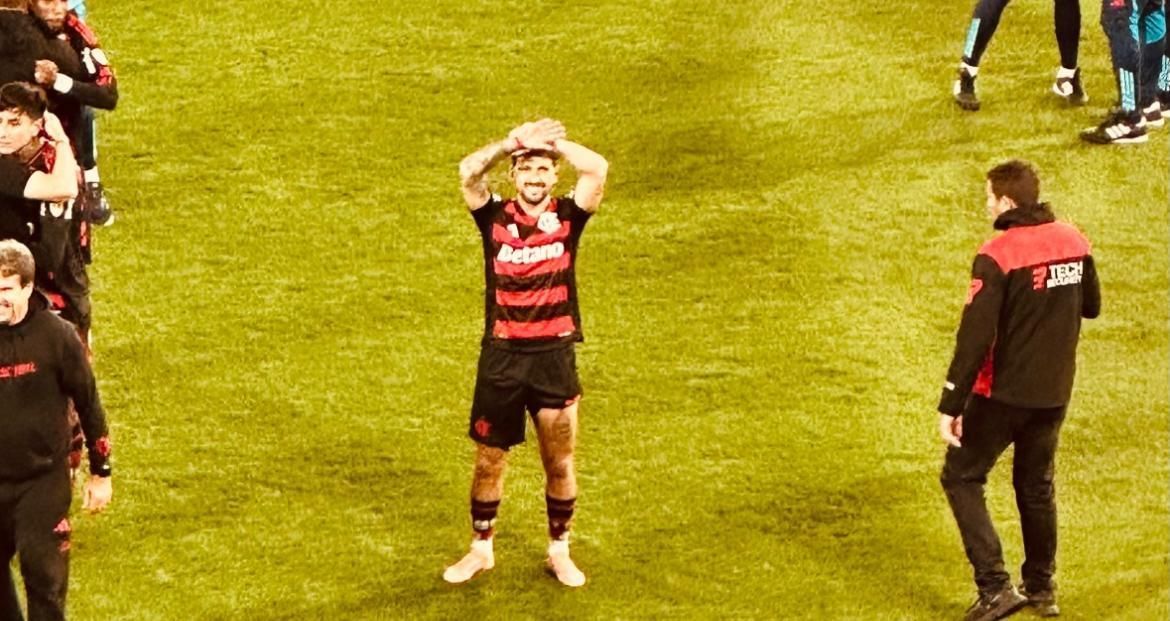 Ex-Cruzeiro vai a jogo do Flamengo e parabeniza Arrascaeta por classificação à final
