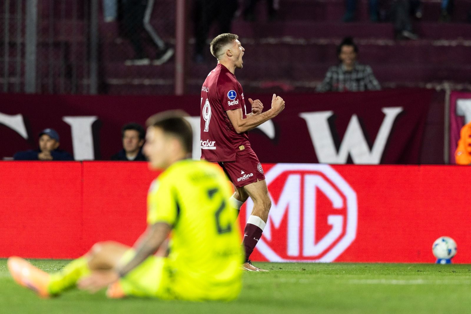 Lanús vence Universidad do Chile e enfrenta o Atlético na final da Sul-Americana