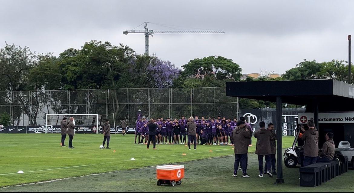 Corinthians promove integração entre elencos masculino e feminino