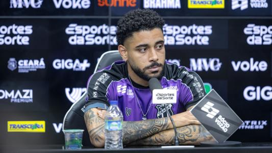 Lateral-esquerdo Matheus Bahia, do Ceará, durante entrevista coletiva