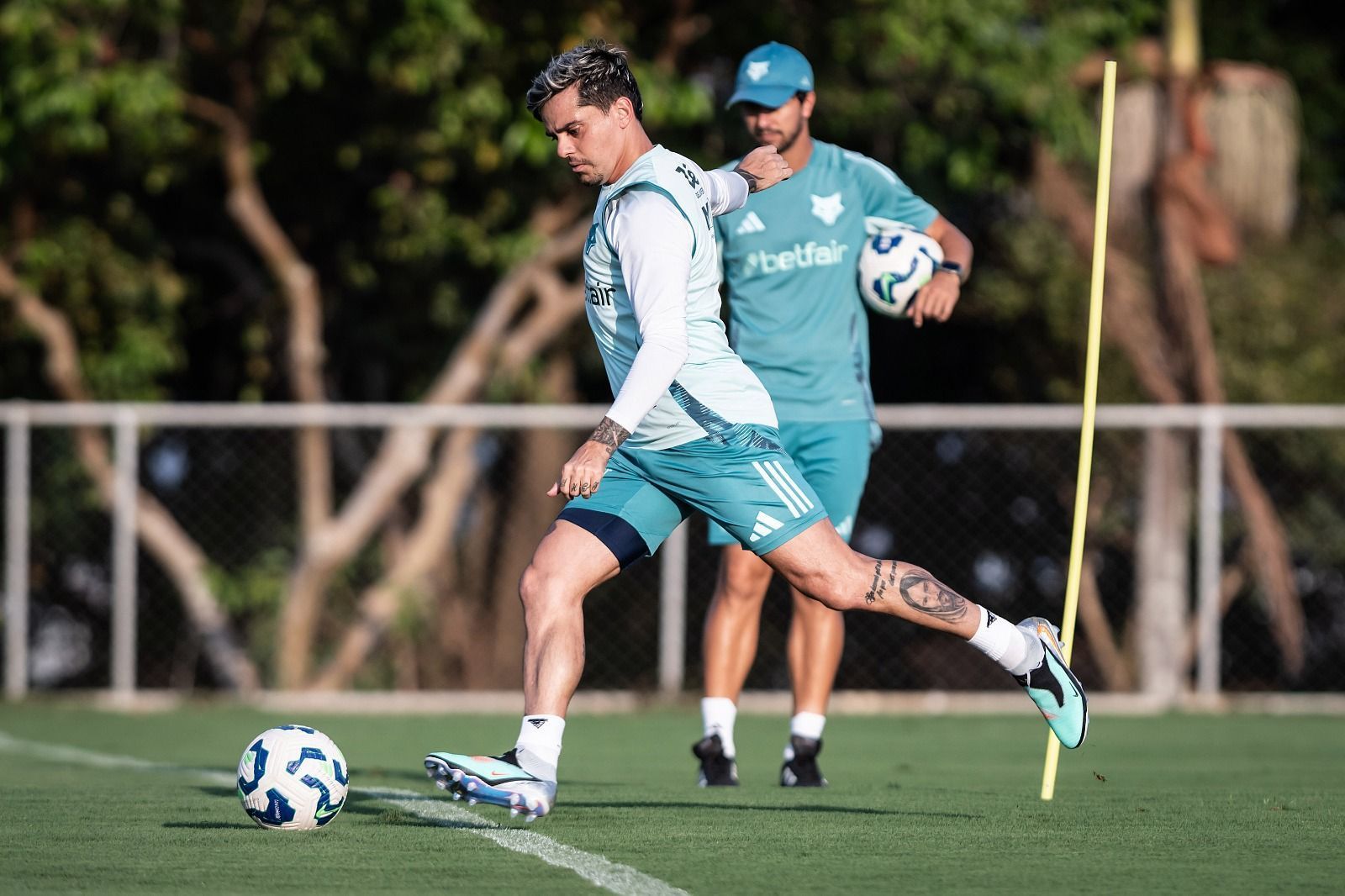 Com novidade, Cruzeiro encerra preparação para duelo com Vitória