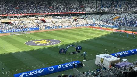 Cruzeiro e Vitória se enfrentam no Mineirão
