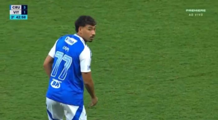 Japa voltas aos gramados com a camisa do Cruzeiro 