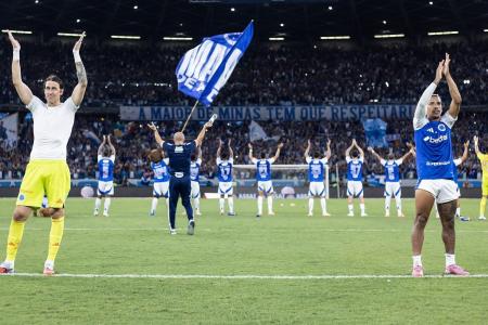 Cruzeiro venceu o Vitória por 3 a 1 no Mineirão