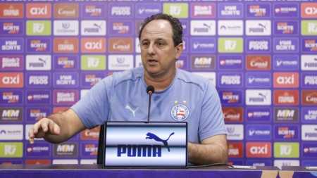 Técnico Rogério Ceni durante entrevista coletiva