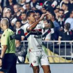 Luiz Gustavo desabafa após gol pelo São Paulo e responde sobre renovação de contrato