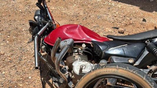 Acidente deixou o trânsito interditado durante o socorro.