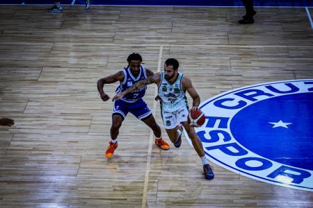 Cruzeiro e Bauru se enfrentaram nesta segunda-feira (3), em Belo Horizonte
