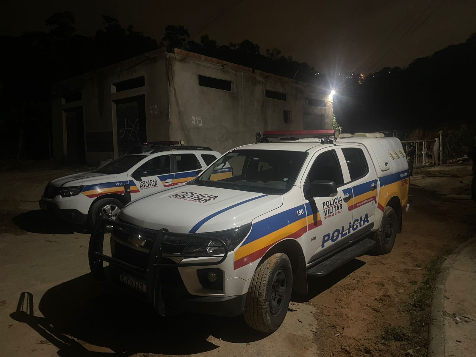 Polícia investiga ataque a tiros que deixou um morto e um ferido em Santa Luzia