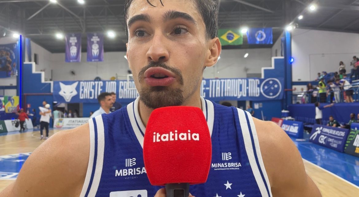 Destaque do Cruzeiro Basquete se declara à torcida e celebra vitória no NBB
