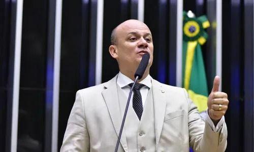 Deputado diz que não há movimentação nos bastidores e classifica a informação como “fake news