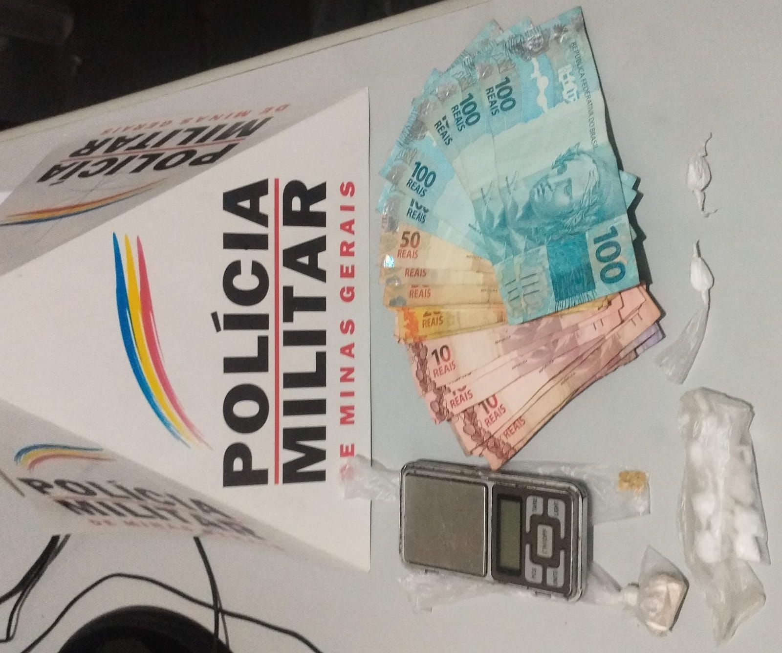 PM apreende drogas durante diligências no Aglomerado Amazonita, em Ipatinga