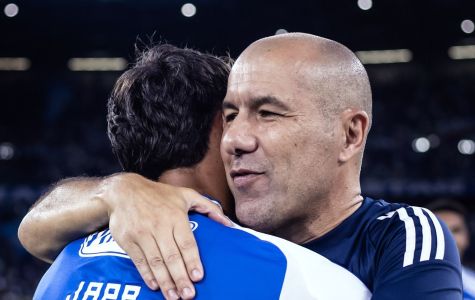 Leonardo Jardim abraça Japa após Cruzeiro x Vitória