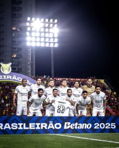 Time do Ceará perfilado antes de jogo do Brasileirão