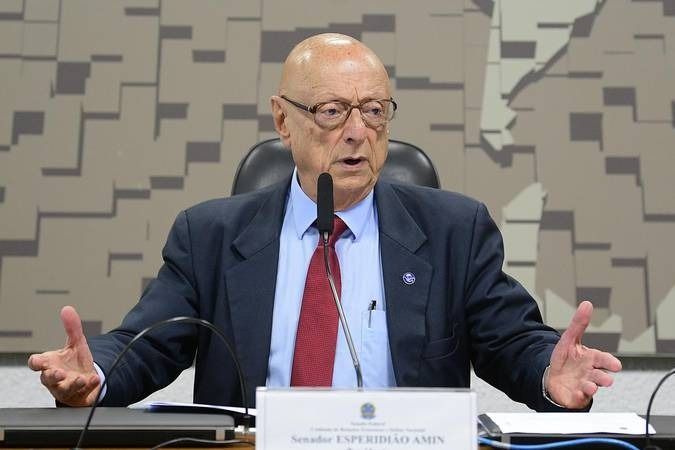 Esperidião Amin: 'Sou pré-candidato ao Senado e tenho certeza que Bolsonaro me apoia'