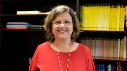 Senadora Teresa Leitão é atendida após cair e se ferir durante sessão no Senado