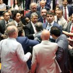 Desgaste, tensão e deputados operados: os bastidores da votação da PEC da Copasa na ALMG
