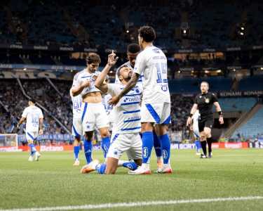 Fabrício Bruno marcou pelo Cruzeiro contra o Grêmio