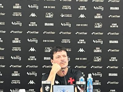 Fernando Diniz criticou a atuação do Vasco no clássico