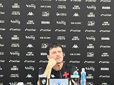 Fernando Diniz criticou a atuação do Vasco no clássico
