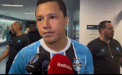 Marlon na saída de campo da Arena do Grêmio, após a derrota para o Cruzeiro