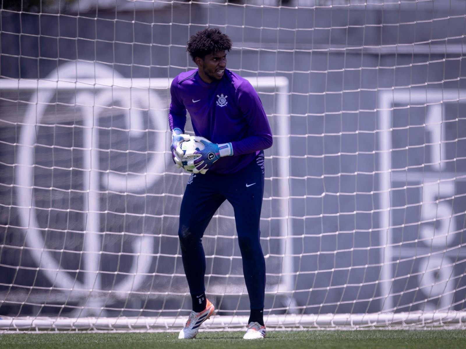 Hugo Souza, do Corinthians, dispara contra árbitra: 'Está na conta dela'