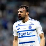 Herói do Cruzeiro contra o Grêmio, Fabrício Bruno reage à resposta de Ancelotti