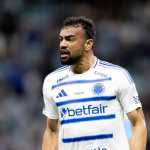 Herói do Cruzeiro contra o Grêmio, Fabrício Bruno reage à resposta de Ancelotti