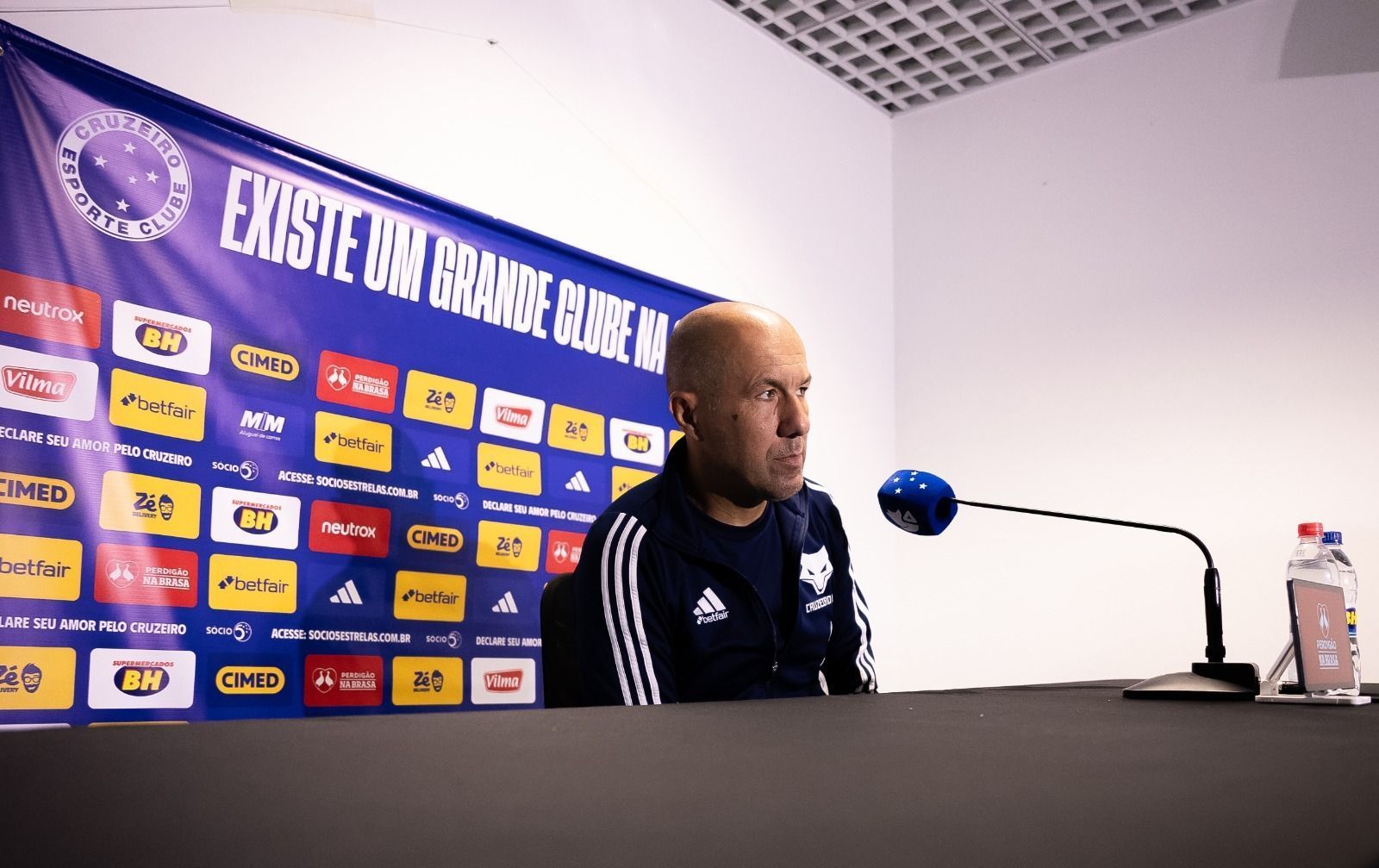 Jardim é direto sobre metas do Cruzeiro e destaca ambição no Brasileirão
