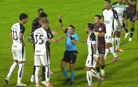 Charles, do Corinthians, foi expulso nos acréscimos do segundo tempo
