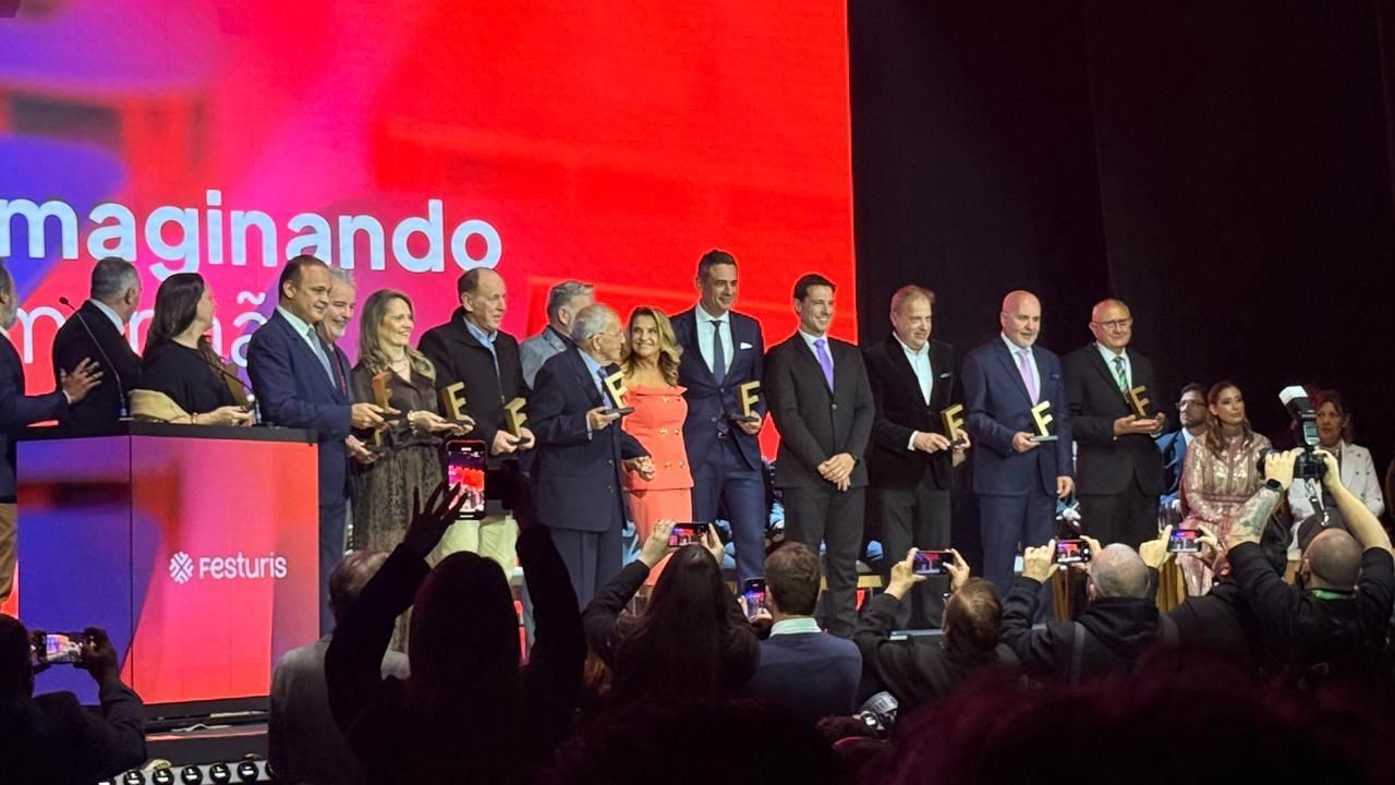 Abertura da Festuris Gramado 2025 reúne autoridades e homenageia Daiane dos Santos