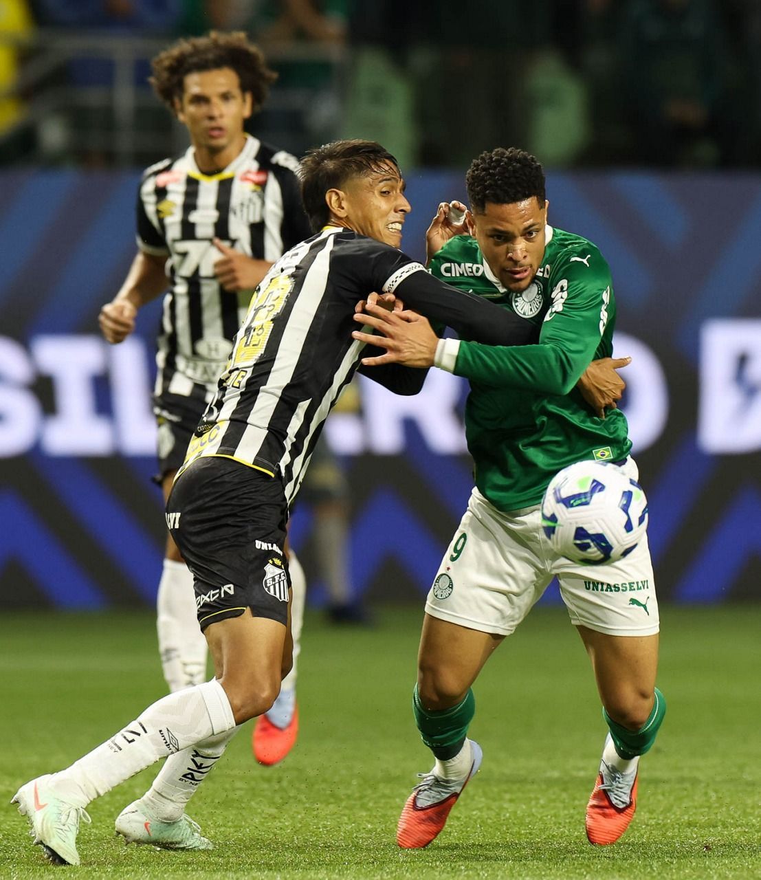 Vitor Roque abre o jogo sobre retorno à Seleção Brasileira e boa fase no Palmeiras