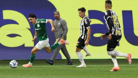 Maurício, do Palmeiras, em ação contra o Santos, nesta quinta-feira (6)