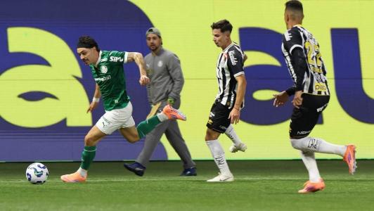 Maurício, do Palmeiras, em ação contra o Santos, nesta quinta-feira (6)