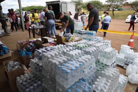 Doações para vítimas de tornado devem se entregues nos quartéis dos Bombeiros no Paraná