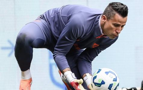 Fábio, goleiro do Fluminense, durante aquecimento no Mineirão