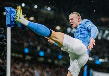 Haaland, do City, celebra gol sobre o Liverpool, pela Premier League